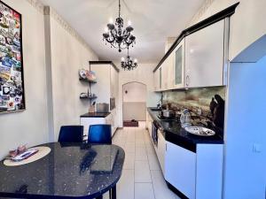 Cozy downtown apartment