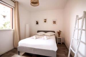 Big apartment near Old Town with Balcony + Parking