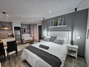 Stylish Cozy Stay at Ferndale House Apartments