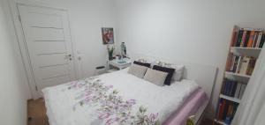 Spacious appartment in green area, 5 km to Khreschatyk