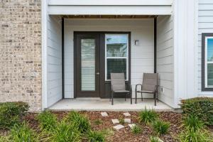 Nice 2 BR Apt|King Bed|Pool |Gym|Clse 2 BeachMayo