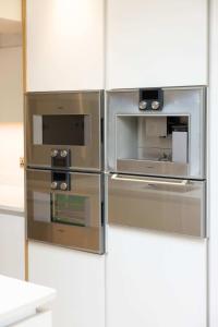 Spacious 4-Bed Near City & Sea