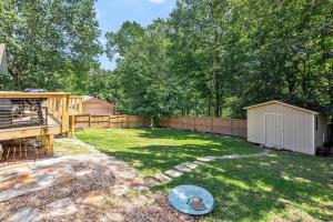 Back-40 Retreat with Hot Tub & Bike Garage