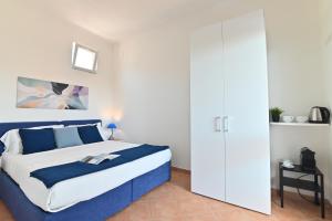 IzzHome Sea Style Apartment img30