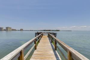 Heated Pool Access Bayfront Isla Del Sol Condo