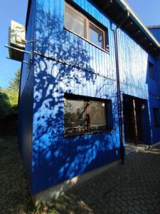 Blaues Haus - kleinere Doppelhaushälfte in Stadtkernnähe mit traumhaftem Bad und Küche