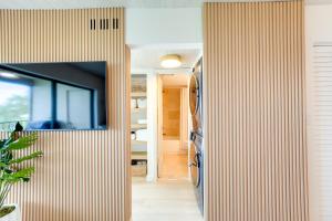 Heated Pool Access Bayfront Isla Del Sol Condo