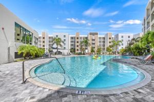 Waterfront, Pet-Friendly Condo with Pool, Spa, and Fitness Center near Downtown Sarasota