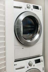 Superior 2 bedroom apartment in Heart of Hollywood