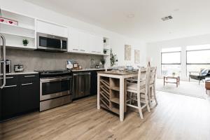 Superior 2 bedroom apartment in Heart of Hollywood