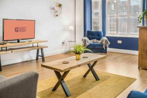 GuestReady - Charming Retreat in Trafford