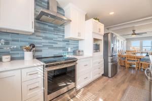 Pinstripe Paradise - Kitty Hawk MP 5, Ocean View, 10 Yds to Beach, Pool, Hot Tub, Pool Table, Pets OK, Flex Stays