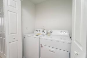 Stylish & Chic 2BR Townhome | Close 2 Bch.