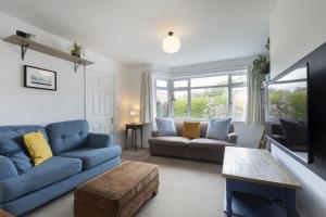 Charming 2-Bed Home in Stonehouse