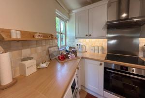 Pretty Cotswold Cottage with garden near Bibury