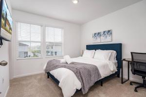 Modern 2 BR Townhome | Close 2 Beach.
