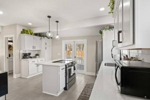 Historic 4BR Home centrally located in Riverside.