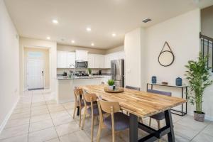 Upscale 3BR Townhome|Game Table|Pool|Close2 Beach.