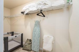 Upscale 3BR Townhome|Game Table|Pool|Close2 Beach.