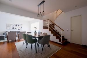 Spacious And Central Duplex Apt With Parking