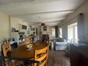 Maison au bord de la Creuse, vue sur le pont Roby