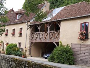 Maison au bord de la Creuse, vue sur le pont Roby