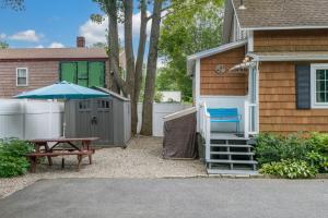 Charming Centrally Located Seaside Retreat