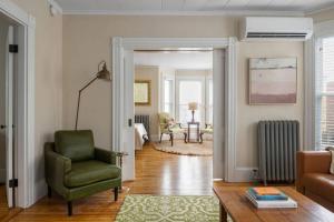 Quiet Downtown 2BR Oasis - The Nomad