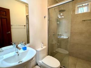 Casa Blanca Manuel Antonio B1, Central, Pool, Gated