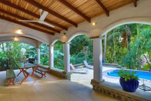 Villa Monos, 2BR Home, 1BR Guest House and Pool