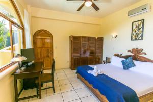 El Titi, 1 Bedroom Ocean View Apartment, Central Location