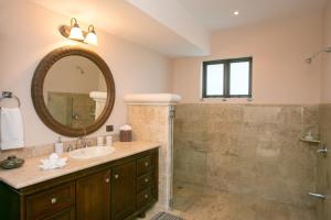 Shana Residences 310 Sea View Condo Walk to beach