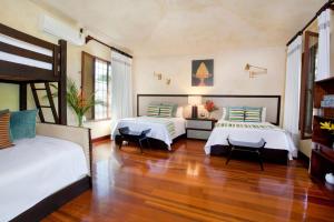 Villa Vigia, beach views, 3 acres of privacy and tons of wildlife