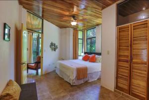 Dos Palmas1200sqft 1King 1Queen,AC,WiFi,Pool,Gated