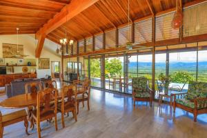 Casa Kilimanjaro Nature, Amazing Views and 6 Acres