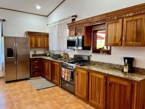 Finca Terra, Private Country Home, Mountain Views and Pool