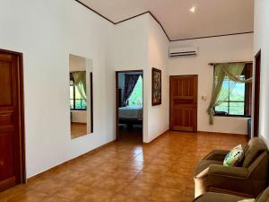 Finca Terra, Private Country Home, Mountain Views and Pool