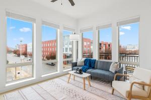Luxury 2BR Steps from Railroad Park