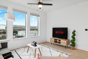 Upscale 2BR Near Regions Field n Park