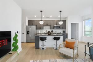 Upscale 2BR Near Regions Field n Park