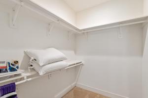 Upscale 2BR Near Regions Field n Park