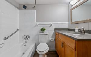 Tampa Getaway - 2 King Beds - Pool and Fitness Ctr