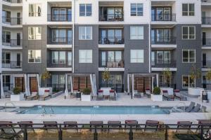 Upscale 2BR Near Regions Field n Park