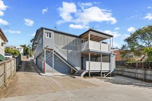 Spacious Dual Retreat Balcony near RBWH and CBD