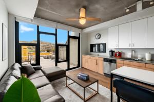 Prime 2BR Stay Five Points and Nightlife 7th