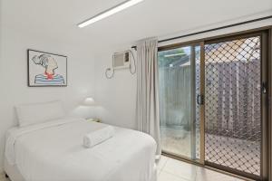 Urban Comfort Cozy and Convenient with a Shared Pool