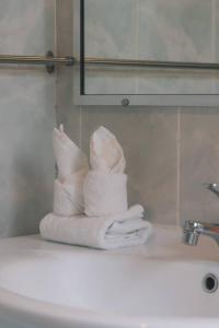 Urban Comfort Cozy and Convenient with a Shared Pool