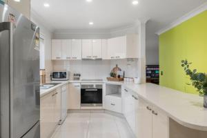 Coastal Haven Pet Friendly and Walk to Beach