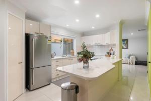 Coastal Haven Pet Friendly and Walk to Beach