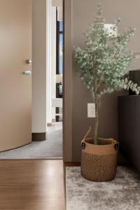 City Views 2BR Floor-to-Ceiling Windows